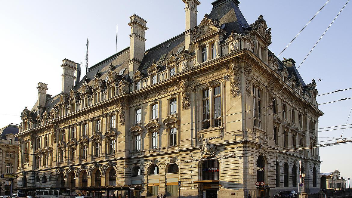 Place Saint-François 15 (ancien bâtiment des Postes) 